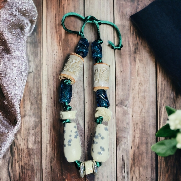 Hand-made necklace with ceramic and glass beads - Picture 4 of 8